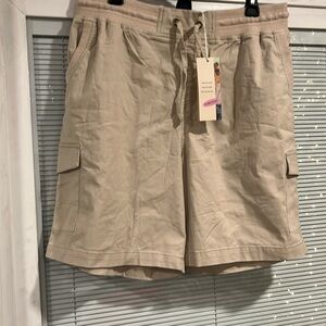 Dokotoo shorts , size XL NWT, 98%cotton, 2% elastine